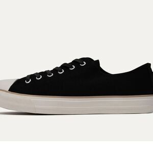 NEW REPUBLIC NIGHT CAP CANVAS SNEAKER BLK 9.5 W/ 2 SOCKS NWT IN PACKAGING